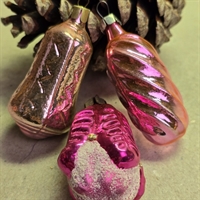 pink-forskellige-formede-glas-julekugler-gammel-russisk-juletraespynt